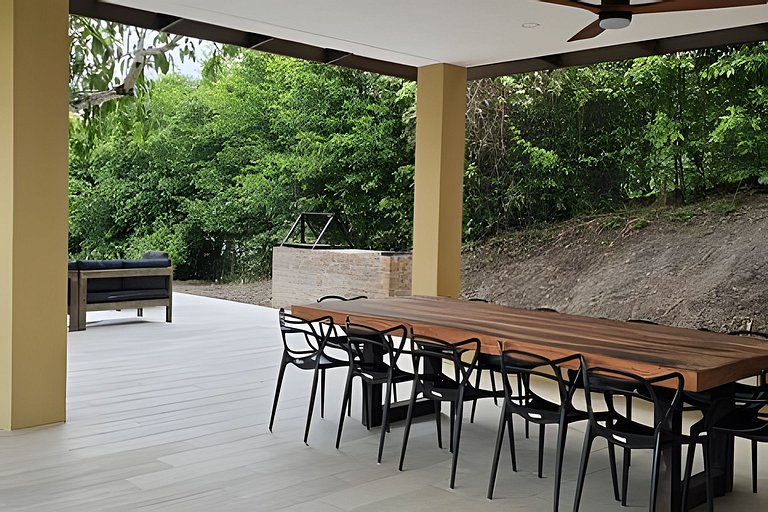 Casa con piscina rodeada de verde en Anapoima